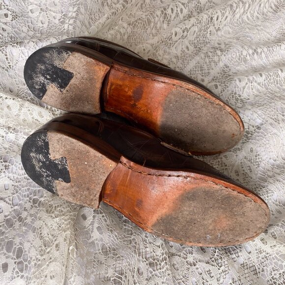 Vintage Brown Leather Loafers with Gold Accent - Picture 5 of 7